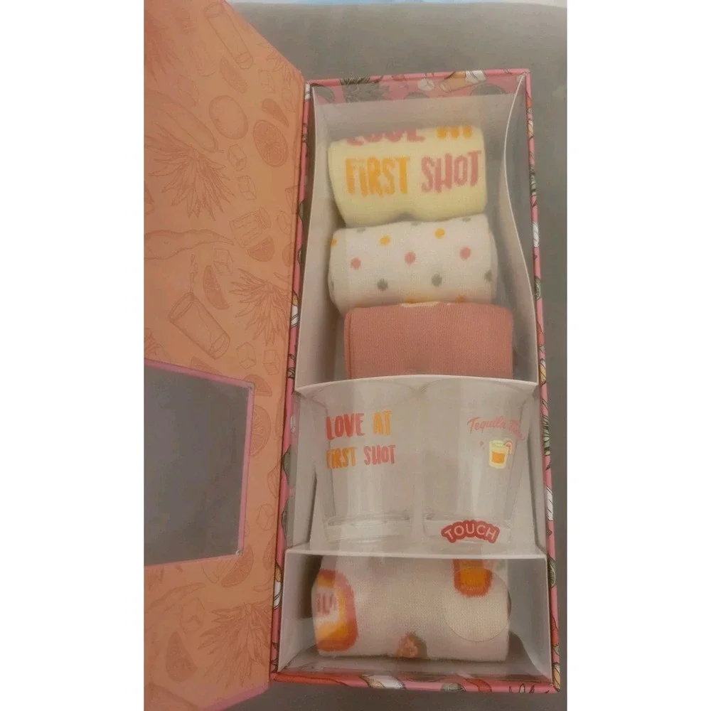 Picante Chica Tequila Gift Set 4 Pairs Socks Size 5-10 + 2-2oz Shot Glasses NWB‎